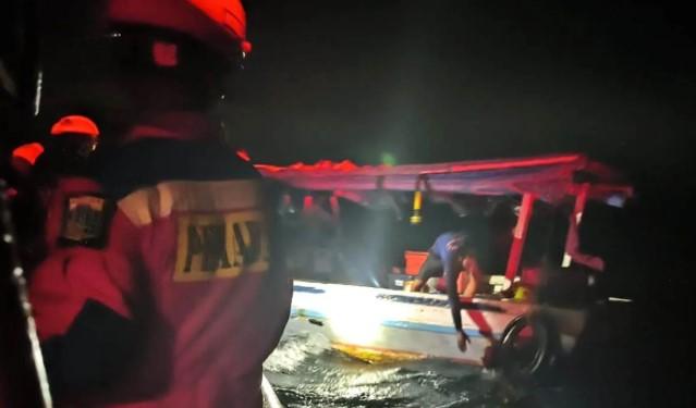 Kapal Nelayan Bocor di Perairan Semak Daun, Tujuh Orang Dievakuasi Gulkarmat Kepulauan Seribu