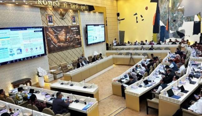 Komisi II DPR Soroti Tata Kelola Birokrasi, Percepatan Pengangkatan CPNS dan Evaluasi WFA Jadi Fokus
