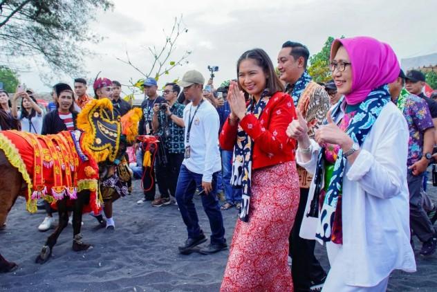 Wamenpar Dorong Lumajang Jadi Lumbung Event Unggulan Nusantara, Festival Segoro Topeng Jadi Pemantik