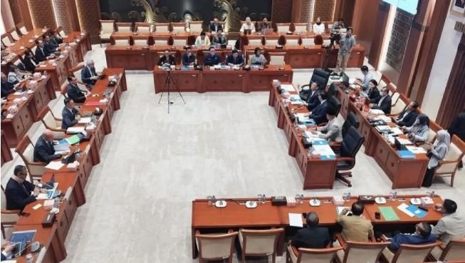 Komisi I DPR Bahas Strategi Diplomasi dan Perlindungan WNI Bersama Menlu di Tengah Gejolak Geopolitik