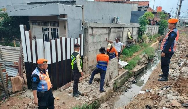 KAI Daop 1 Jakarta Tutup 28 Perlintasan Liar Kereta Api, Targetkan 40 Titik Tahun Ini