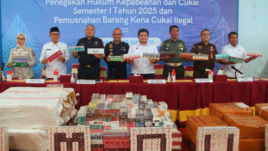 Bea Cukai Jateng DIY Amankan 64,5 Juta Batang Rokok Ilegal dan Ribuan Liter MMEA Sepanjang Semester Pertama 2025