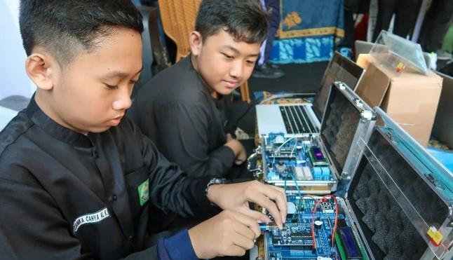 Pemerintah Luncurkan Pembelajaran Coding dan AI di Sekolah, Siapkan Generasi Tangguh Hadapi Era Digital