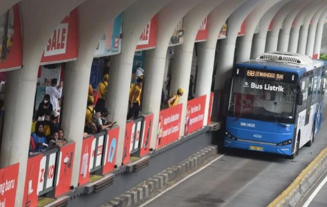 Pemprov DKI Gratiskan Transportasi Publik Rp1 untuk Transjakarta, MRT, dan LRT di Hari Bhayangkara