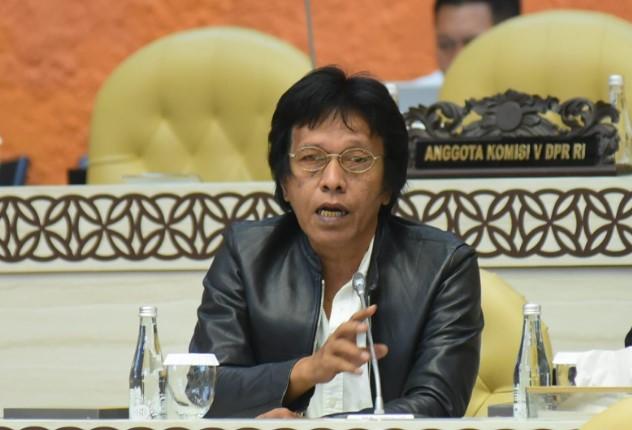 Adian Napitupulu Kritik Kemenhub soal Perubahan Potongan Tarif Ojol: “Bukan Siapa yang Buat, tapi Apa Pertimbangannya”