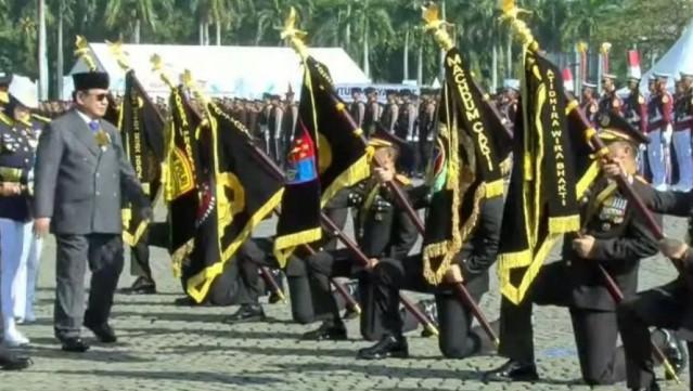 Dukung HUT ke-79 Bhayangkara, 1.262 Petugas Kebersihan Dikerahkan di Sekitar Monas