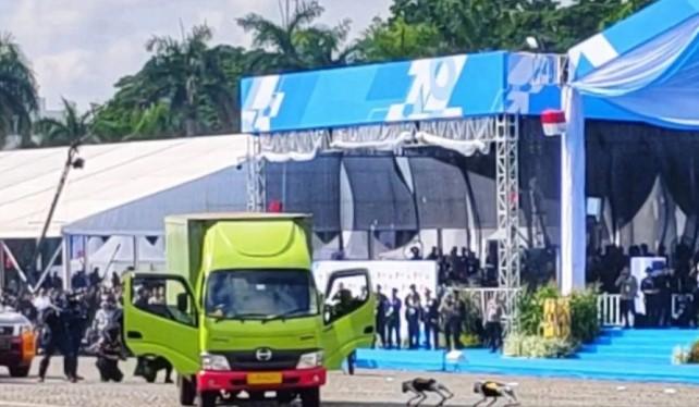 Polri Tampilkan Robot K9 Deteksi Bahan Peledak dan Radioaktif di HUT Ke-79 Bhayangkara