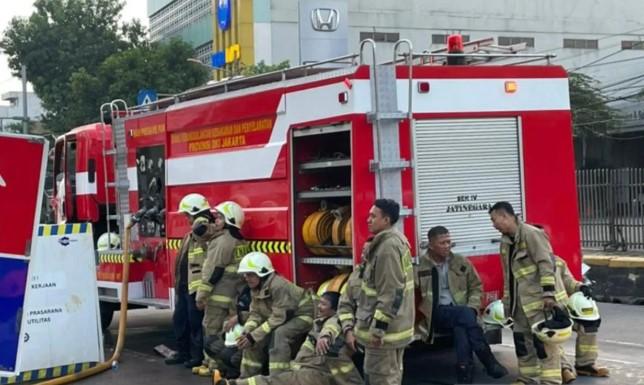 50 Personel Dikerahkan Padamkan Kebakaran di RS Hermina Kampung Melayu, 75 Jiwa Berhasil Diselamatkan