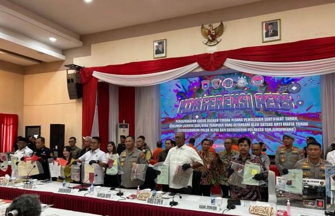 Satgas Antimafia Tanah Ungkap Pemalsuan Sertifikat Rp16,84 Miliar di Kepri, 7 Tersangka Ditangkap
