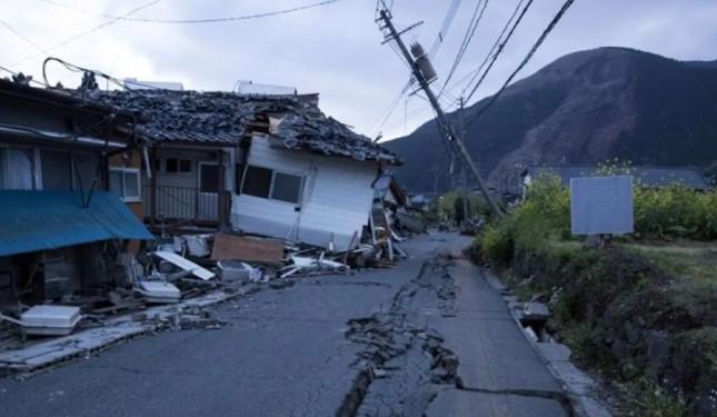 Gempa 5,5 SR Guncang Pulau Akuseki, Jepang: 76 Warga Selamat, Longsor Terjadi