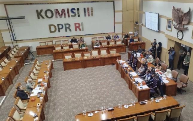 Komisi III DPR Bahas Polemik Putusan MK soal Pemisahan Pemilu Lokal dan Nasional, Hadirkan Tiga Ahli