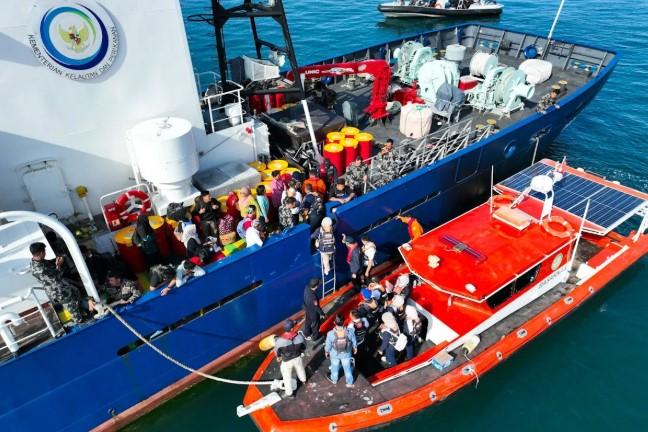 Kapal Pengawas KKP Angkut 28 Warga Enggano ke Kota Bengkulu, Dampak Pendangkalan Alur Pelabuhan