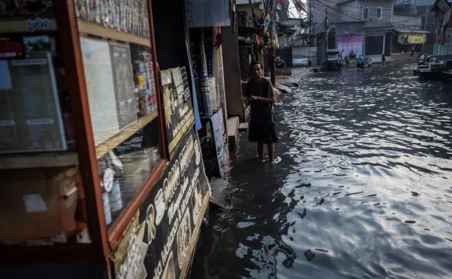 BMKG Peringatkan Potensi Banjir Rob di NTB hingga 16 Juli 2025 Akibat Bulan Purnama