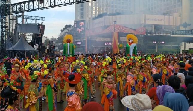 Ribuan Pesilat dan Penari Meriahkan “Jakarta Dalam Warna” di CFD Bundaran HI