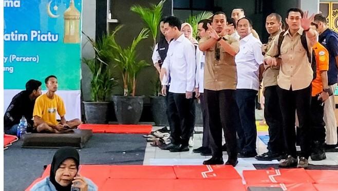 Wapres Gibran Temui Keluarga Korban Kapal Tenggelam di Banyuwangi, Tinjau Langsung Posko SAR