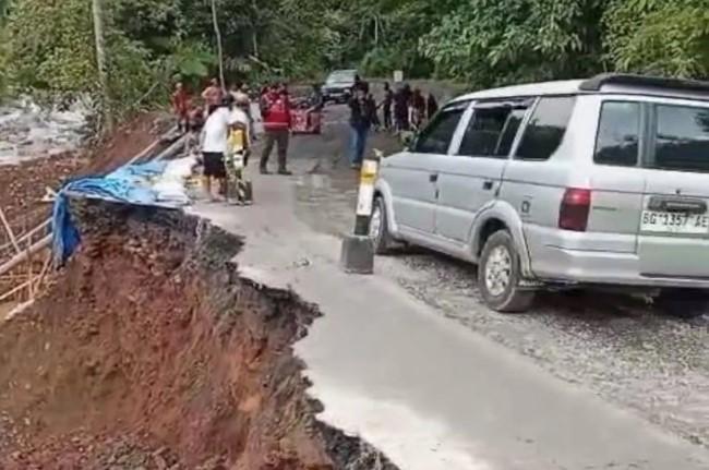 Jalan Lintas Liwa-Krui Nyaris Putus, Polres Lampung Barat Larang Kendaraan Berat Melintas