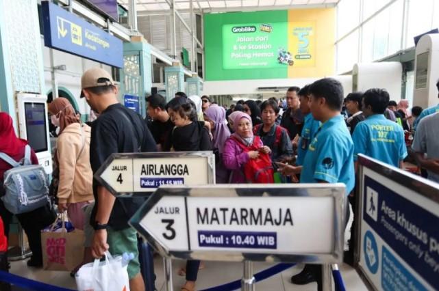 KAI Layani 3,4 Juta Penumpang Saat Libur Sekolah 2025, Catat Rekor Penjualan Tiket Tertinggi