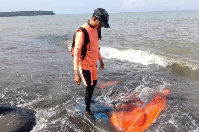 Tim SAR Perluas Pencarian Korban KMP Tunu ke Selatan Selat Bali, Dua Jenazah Ditemukan
