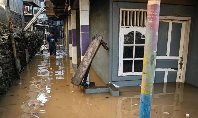 Banjir Jakarta Meluas, 46 RT Tergenang hingga 130 Cm pada Selasa Pagi