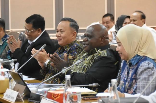 Natalius Pigai Umumkan Lima Program Prioritas Kementerian HAM 2026, Komisi XIII DPR Beri Dukungan Penuh