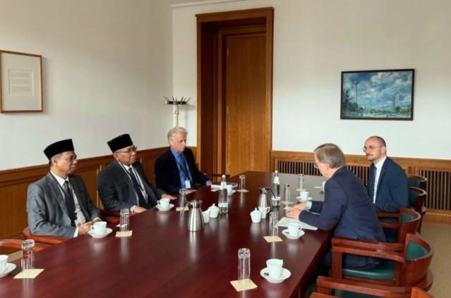 Bertemu Pejabat Jerman, Gus Yahya Paparkan R20 dan Konsensus Kebangsaan Indonesia sebagai Model Global