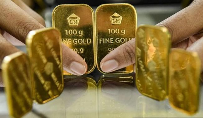 Harga Emas di Pegadaian Turun, UBS Anjlok Rp15.000 dan Galeri24 Turun Rp5.000 per Gram