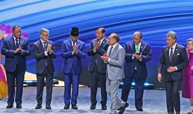 PM Anwar Ibrahim Soroti Insiden Militer Kamboja-Thailand, Tegaskan Komitmen Dialog di Forum Menlu ASEAN ke-58