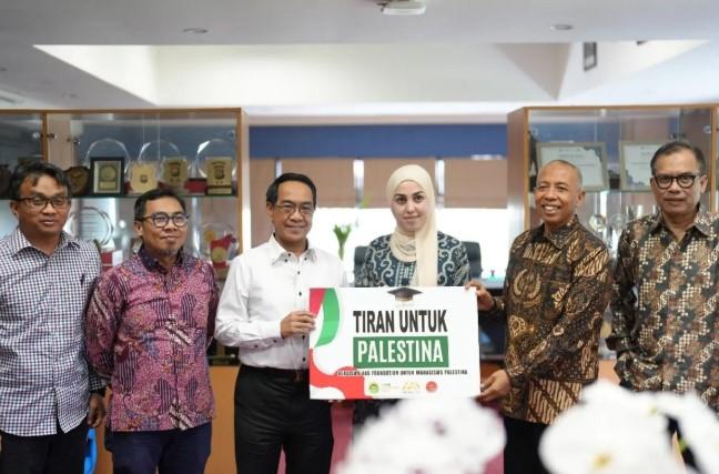 Unhas dan IKA Unhas Berikan Beasiswa kepada Mahasiswa Palestina sebagai Wujud Solidaritas Kemanusiaan