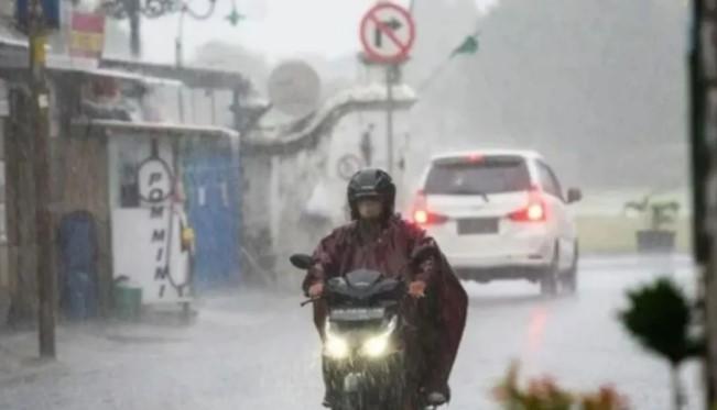 BMKG Peringatkan Cuaca Ekstrem di Sejumlah Kota: Hujan Petir dan Gelombang Tinggi Berpotensi Terjadi