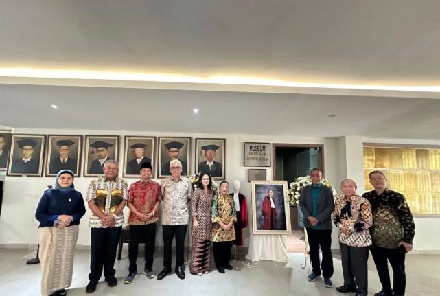 UI dan MK Beri Penghormatan kepada Prof. Maria Farida, Hakim Konstitusi Perempuan Pertama di Indonesia