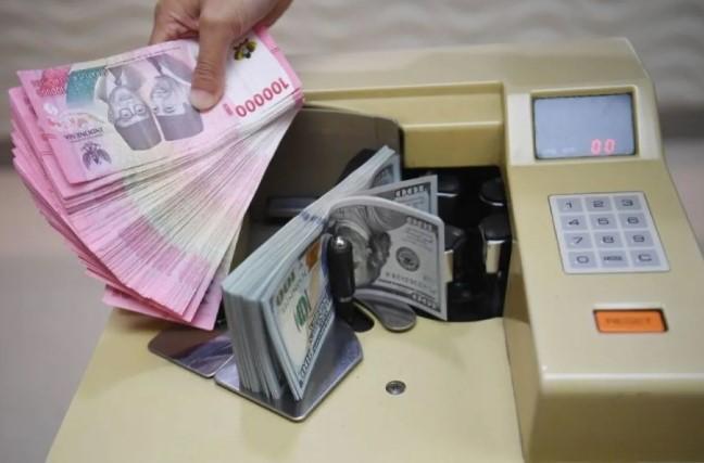 Rupiah Melemah ke Level Rp16.249 per Dolar AS pada Pembukaan Perdagangan Rabu Pagi