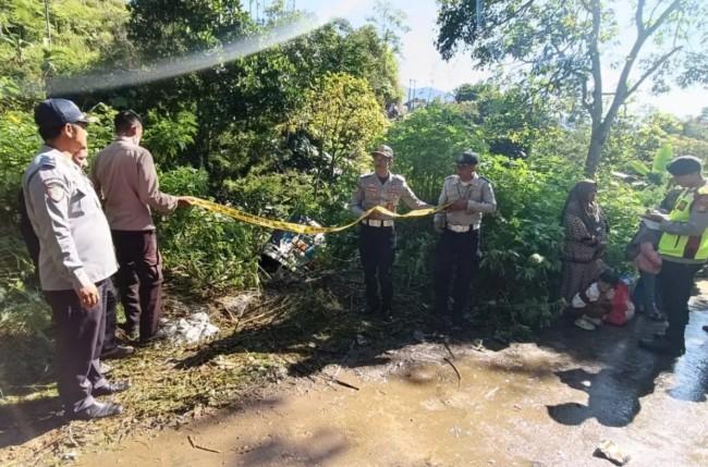 Mikrobus Jurusan Garut–Singajaya Masuk Jurang, 9 Penumpang Selamat dan Dievakuasi ke Rumah Sakit