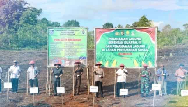 Polres Biak Tanam Jagung Serentak Dukung Asta Cita Presiden dalam Ketahanan Pangan