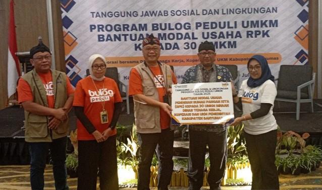 Bulog Salurkan Bantuan Modal ke 30 UMKM Banyumas Lewat Program TJSL, Fokus Kembangkan Rumah Pangan Kita