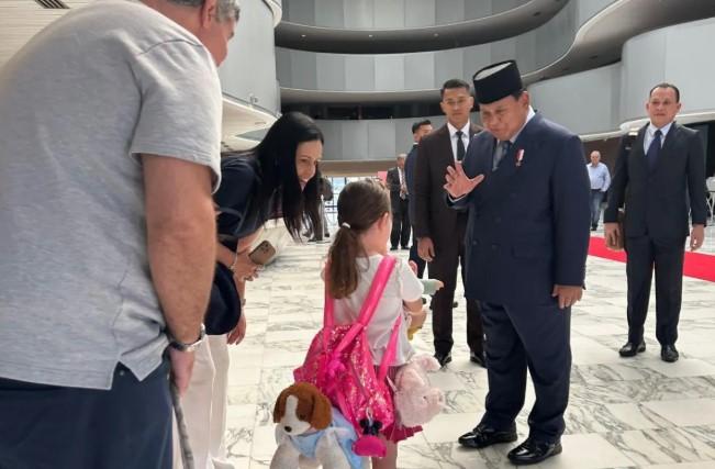 Sapa Anak Kecil di Brazil, Prabowo Tunjukkan Diplomasi Lewat Gestur Hangat Sebelum Pertemuan Bilateral