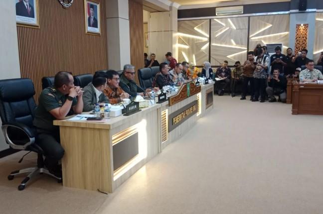 BAM DPR RI Kunjungi Riau, Tinjau Relokasi Warga dan Pendidikan Anak di Kawasan TNTN