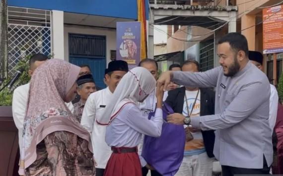 12.606 Siswa di Padang Terima Seragam Gratis, Wujud Program “Padang Juara”