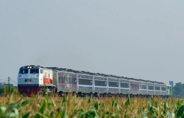 KA Gumarang dan Tegal Bahari Gunakan Rangkaian Stainless Steel New Generation Mulai 15 Juli 2025