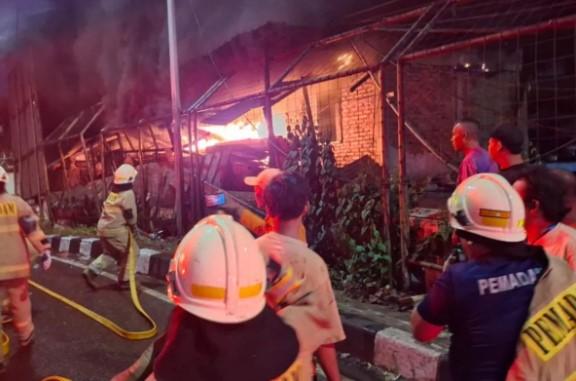 Kebakaran Rumah Dua Lantai di Cilincing, Empat Orang Terluka dan Enam Jiwa Diselamatkan