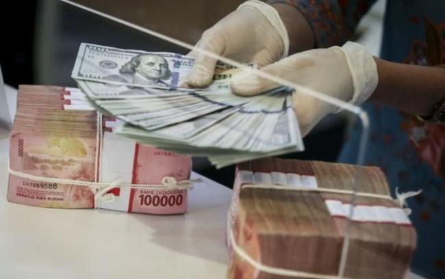 Rupiah Melemah Tipis, Tertekan Ancaman Tarif Baru Trump terhadap Uni Eropa dan Meksiko
