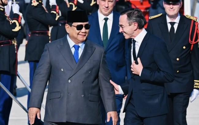 Tiba di Paris, Presiden Prabowo Disambut Hangat dan Siap Hadiri Bastille Day sebagai Tamu Kehormatan