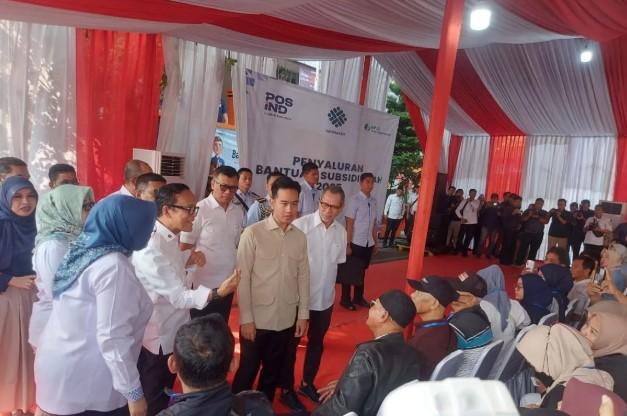 Wapres Gibran Tinjau Penyaluran BSU di Tangerang, Pastikan Proses Lancar dan Tanpa Pemotongan