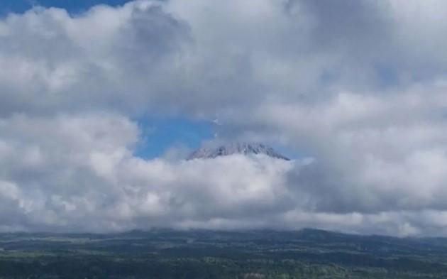 Gunung Semeru Dua Kali Erupsi, Letusan Capai 1.000 Meter, Warga Diminta Waspada