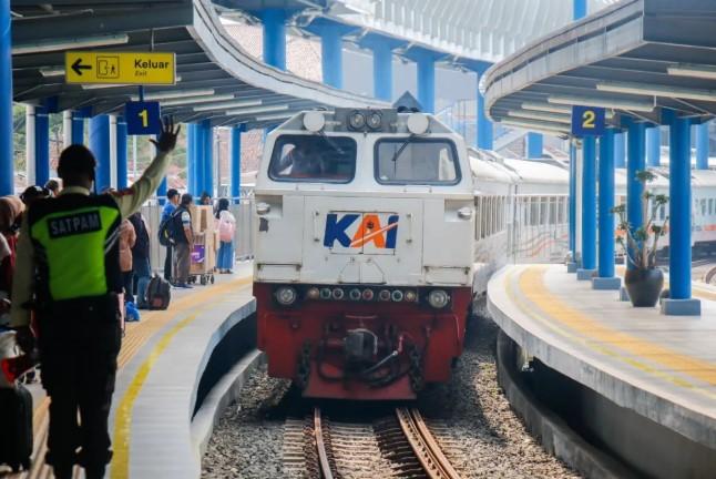 Libur Sekolah Juni–Juli 2025, Lebih dari Dua Juta Orang Gunakan Kereta Api dari Daop 1 Jakarta