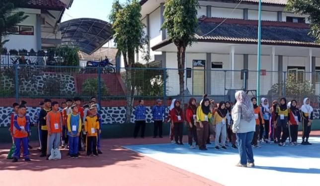 SRMP 13 Banyumas Terapkan MPLS Edukatif dan Menyenangkan bagi Siswa dari Keluarga Kurang Mampu