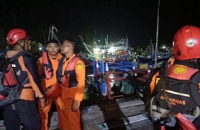 Kapal Nelayan Tenggelam di Selat Malaka, 8 ABK Dievakuasi dari Kapal Kargo Asing, 2 Hilang