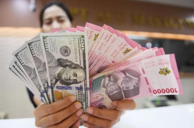 Ekspektasi Pemangkasan Suku Bunga The Fed Memudar, Rupiah Melemah ke Rp16.312 per Dolar AS