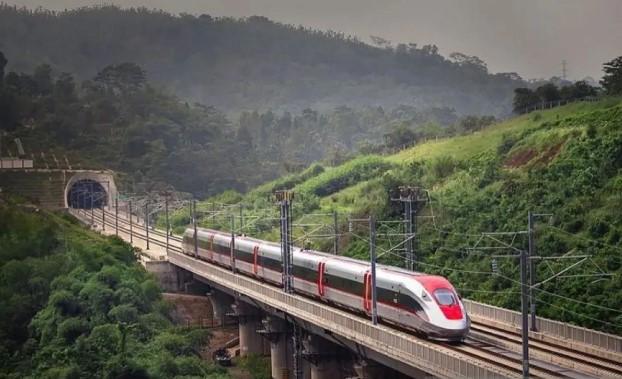 Kereta Cepat Whoosh Dinilai Jadi Katalis Ekonomi, Jumlah Penumpang Terus Meningkat
