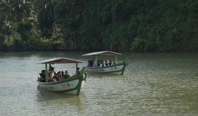 Dompet Dhuafa Donasikan Dua Perahu Mesin untuk Transportasi Sekolah di Sukabumi