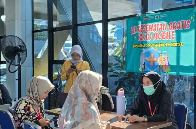 KAI Daop 5 dan Puskesmas Purwokerto Gelar Skrining Kesehatan Gratis di Stasiun, Dukung Program Nasional Presiden Prabowo